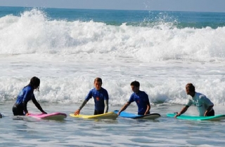  Toma su primera ola en el 17 